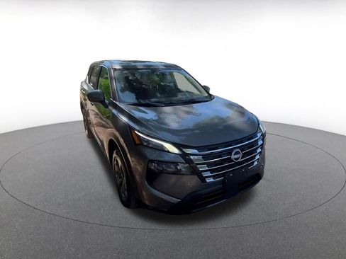 Used 2025 Nissan Rogue SV FWD image 3