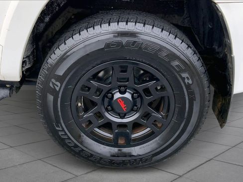 Used 2016 Toyota 4Runner SR5 image 9