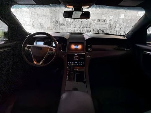 Used 2018 Ford Taurus Limited AWD/4WD image 10