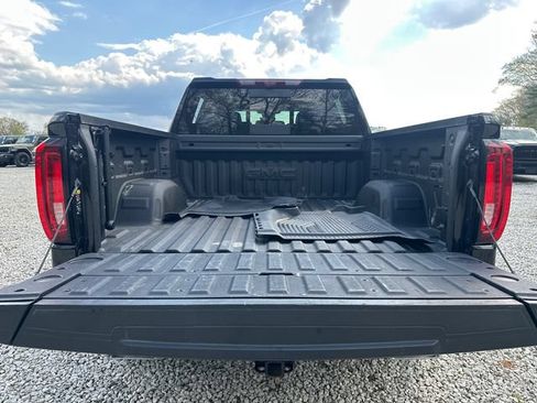 Used 2025 GMC Sierra 1500 AT4 w/ Technology Package AWD/4WD image 13