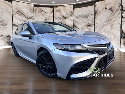 Used 2021 Toyota Camry SE w/ Carpet Mat Package (TMS) FWD image 3