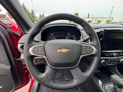 Used 2023 Chevrolet Traverse LT image 18