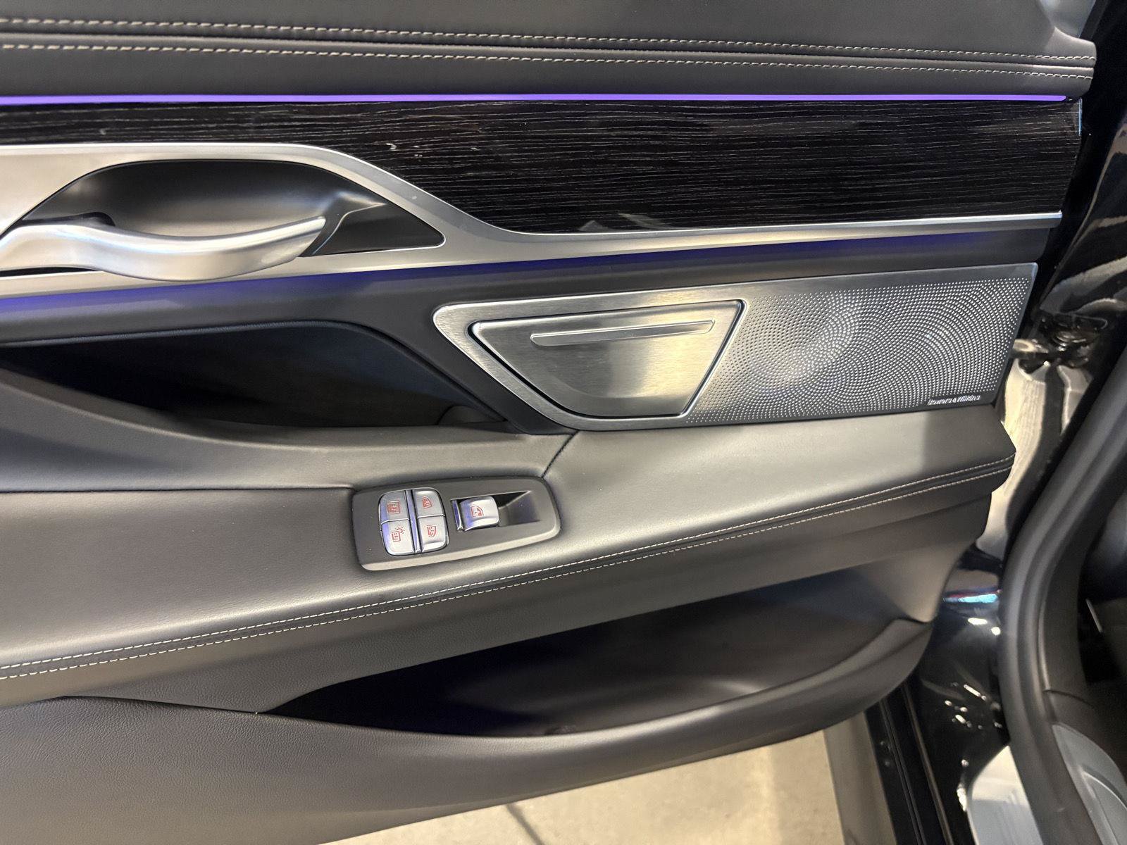 Used 2022 BMW 750i xDrive w/ Executive Package AWD/4WD image 39