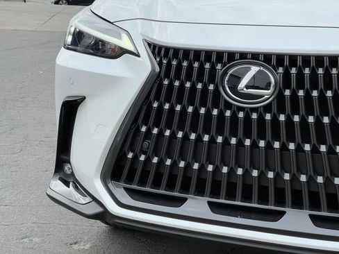 Used 2025 Lexus NX 250 FWD w/ Premium Package image 10