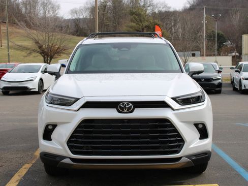 New 2026 Toyota Grand Highlander Platinum image 9