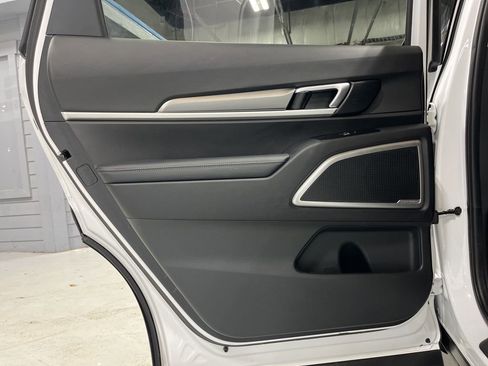 Used 2020 Kia Telluride LX image 29