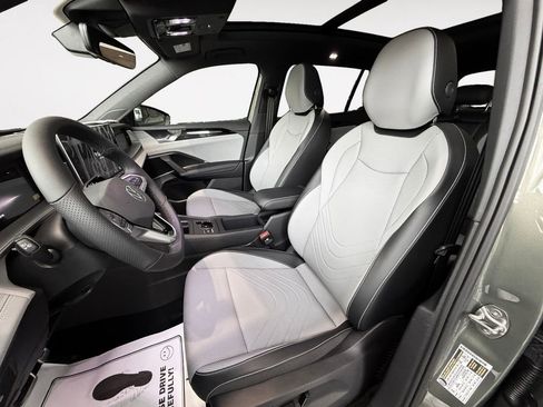 New 2026 Volkswagen Tiguan SE R-Line AWD/4WD image 9