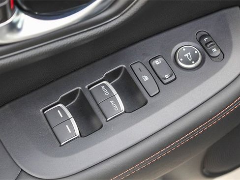 Used 2025 Honda HR-V Sport image 28