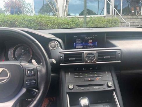 Used 2019 Lexus IS 300 image 4
