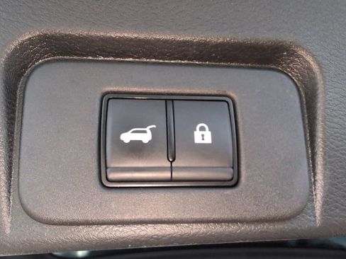 Used 2023 Nissan Rogue SV w/ SV Premium B Package AWD/4WD image 12