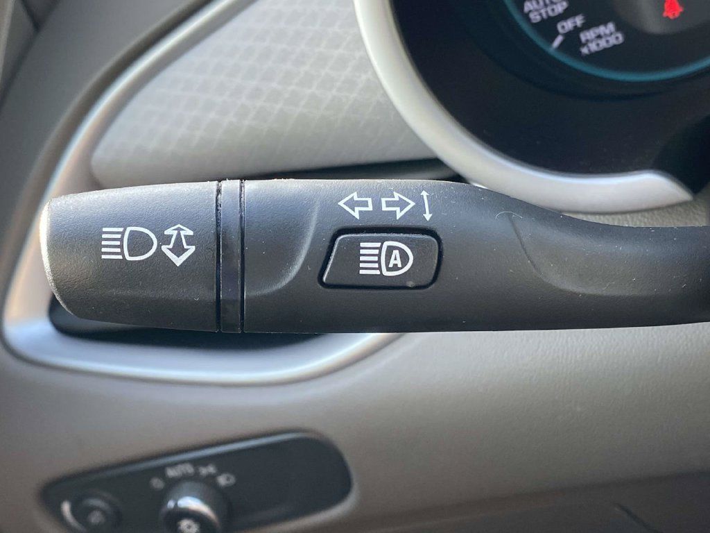 Used 2025 Chevrolet Malibu LT FWD image 21