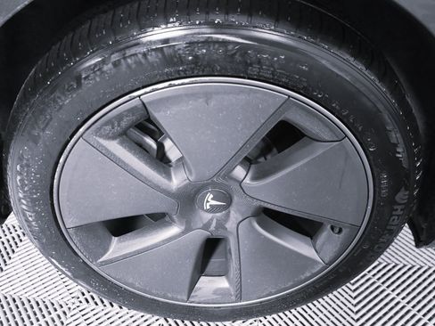 Used 2023 Tesla Model 3 Standard Range image 7