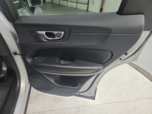 Used 2023 Volvo XC60 B5 Plus image 40