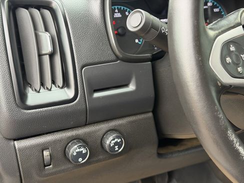 Used 2022 Chevrolet Colorado LT w/ Fleet Safety Package image 17