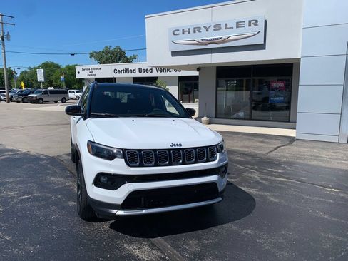 Used 2024 Jeep Compass Limited AWD/4WD image 2