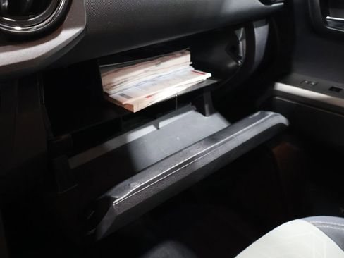 Used 2021 Toyota Tacoma TRD Sport w/ Technology Package image 31