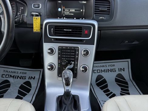 Used 2017 Volvo S60 T5 Dynamic image 17