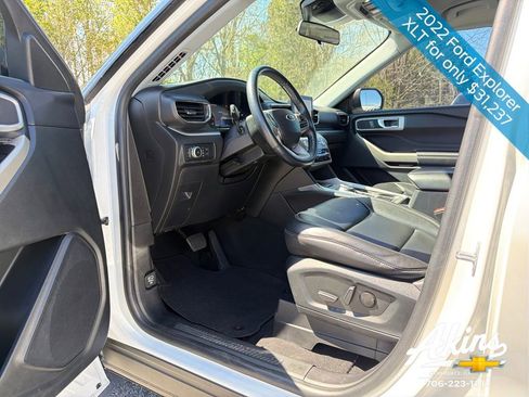 Used 2022 Ford Explorer XLT w/ Equipment Group 202A image 14