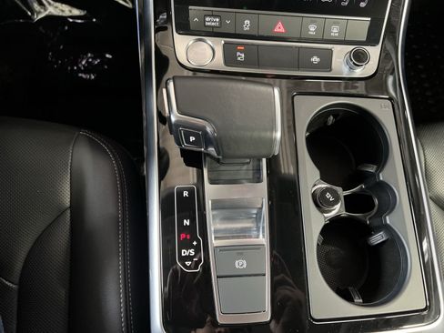 Used 2020 Audi Q8 Premium Plus w/ Premium Plus Package AWD/4WD image 22