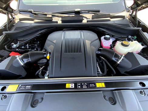 New 2025 Land Rover Range Rover Long Wheelbase SE image 14