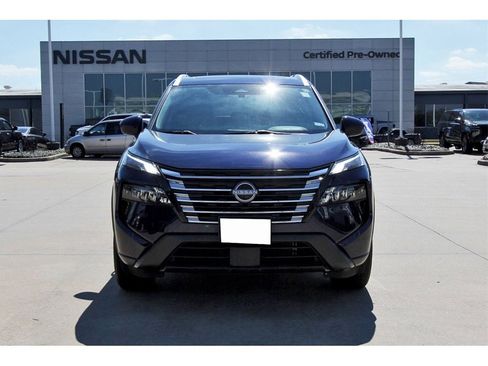 Used 2024 Nissan Rogue SV w/ SV Premium Package image 8