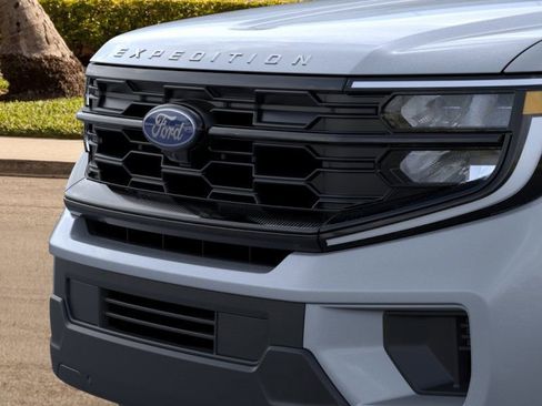 New 2025 Ford Expedition Active image 17