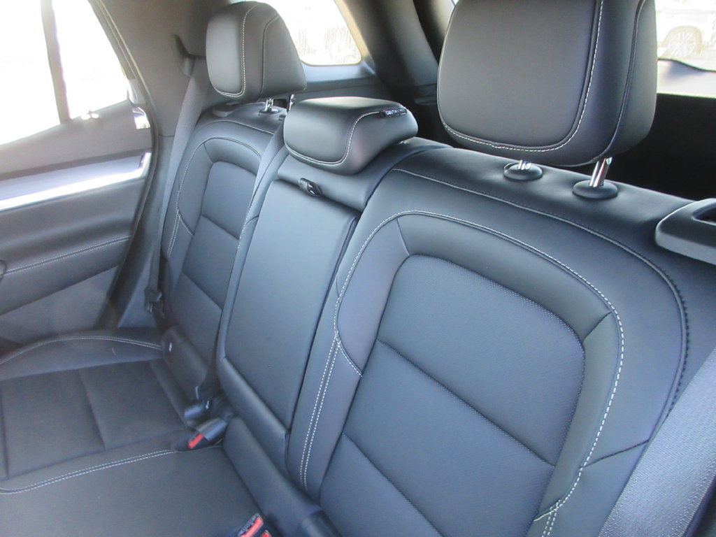 New 2027 GMC Terrain Elevation w/ Elevation Premium Package AWD/4WD image 12