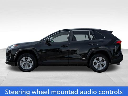 Used 2022 Toyota RAV4 LE AWD/4WD image 4