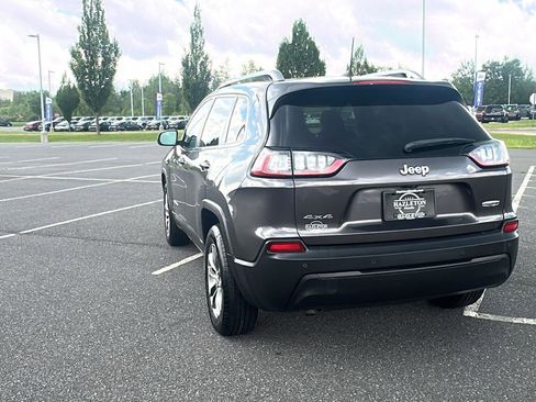 Used 2019 Jeep Cherokee Latitude Plus w/ Comfort/Convenience Group image 9