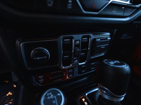 Used 2024 Jeep Wrangler Unlimited Rubicon image 15