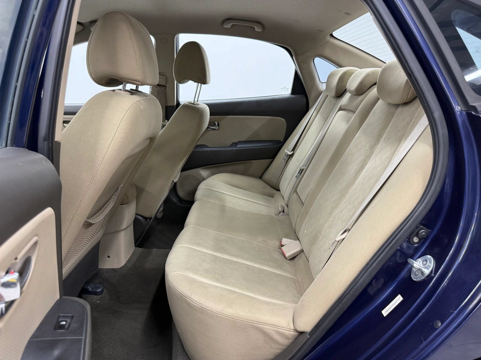 Used 2010 Hyundai Elantra GLS FWD image 17