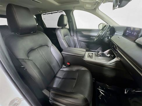Used 2024 MAZDA CX-90 3.3 Turbo w/ Preferred Plus image 23