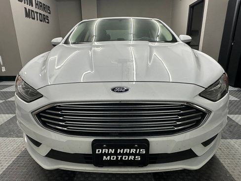 Used 2017 Ford Fusion SE FWD image 3