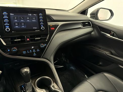 Used 2022 Toyota Camry SE FWD image 19