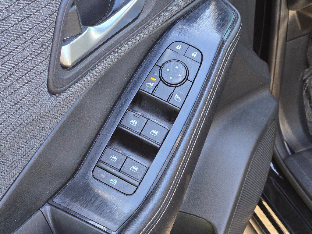 Used 2023 Nissan Rogue SV FWD image 20