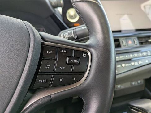 Certified 2025 Lexus ES 300h w/ Premium Package image 26