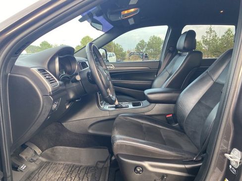 Used 2021 Jeep Grand Cherokee Laredo X image 12