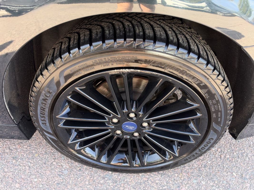 Used 2014 Ford Fusion SE w/ Equipment Group 202A FWD image 12