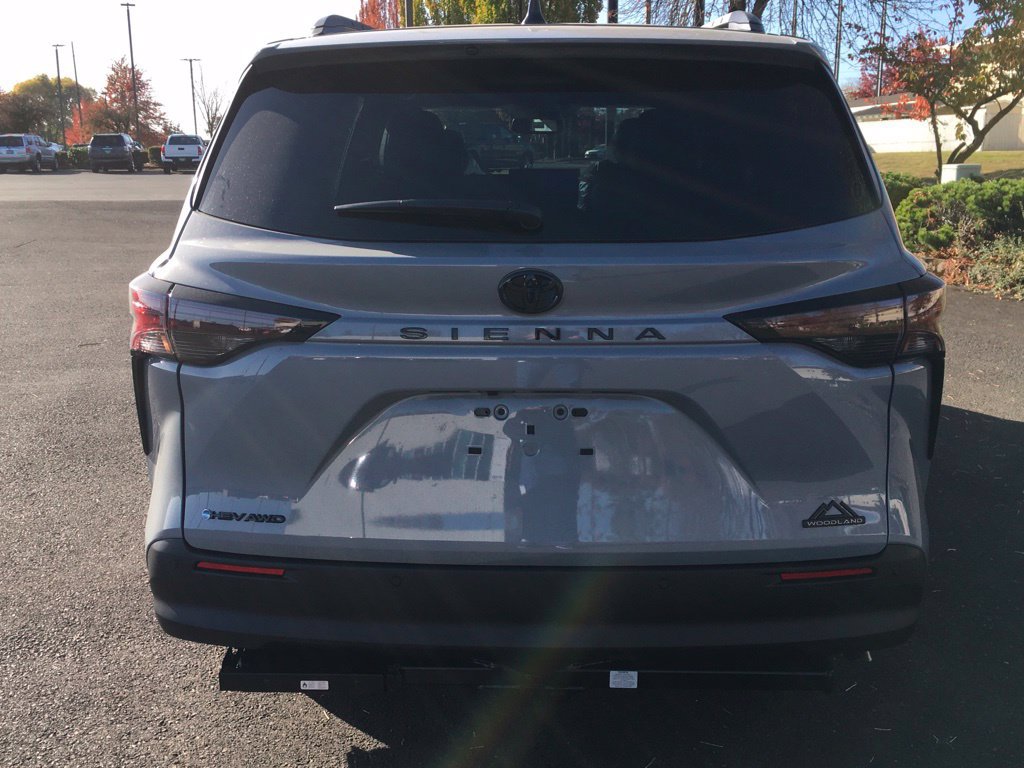 New 2026 Toyota Sienna XLE Woodland Edition AWD/4WD image 4