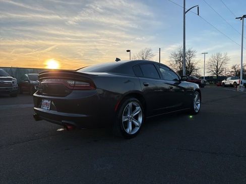Used 2018 Dodge Charger R/T w/ Navigation & Travel Group image 6