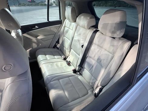 Used 2013 Volkswagen Tiguan SEL FWD image 31