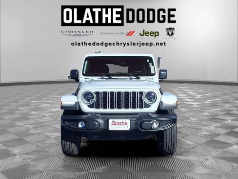 Used 2025 Jeep Wrangler Unlimited Sahara AWD/4WD image 28