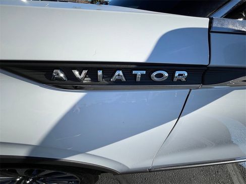Certified 2023 Lincoln Aviator Reserve w/ Equipment Group 201A image 9