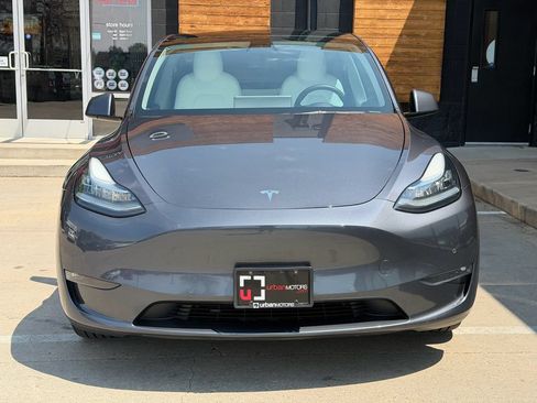 Used 2022 Tesla Model Y Long Range AWD/4WD image 7