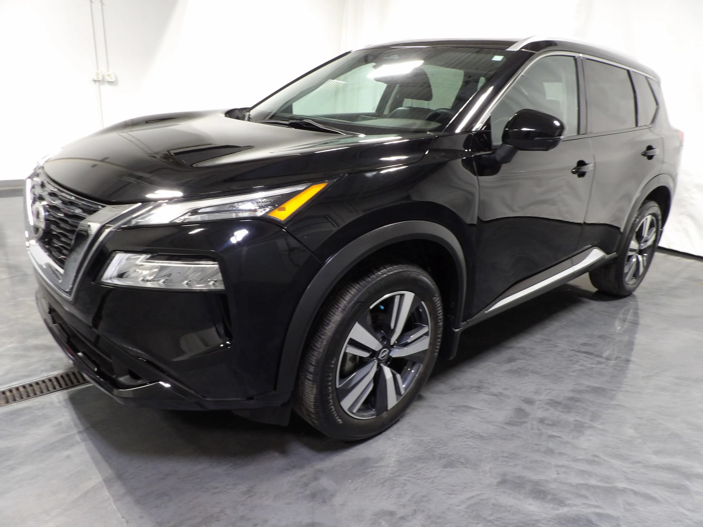 Used 2023 Nissan Rogue SL FWD image 3