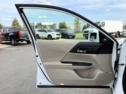 Used 2013 Honda Accord Touring image 16