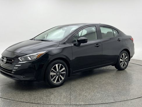 Used 2025 Nissan Versa SV FWD image 3