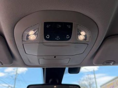 Used 2018 Chrysler Pacifica Touring-L w/ Tire & Wheel Group image 15