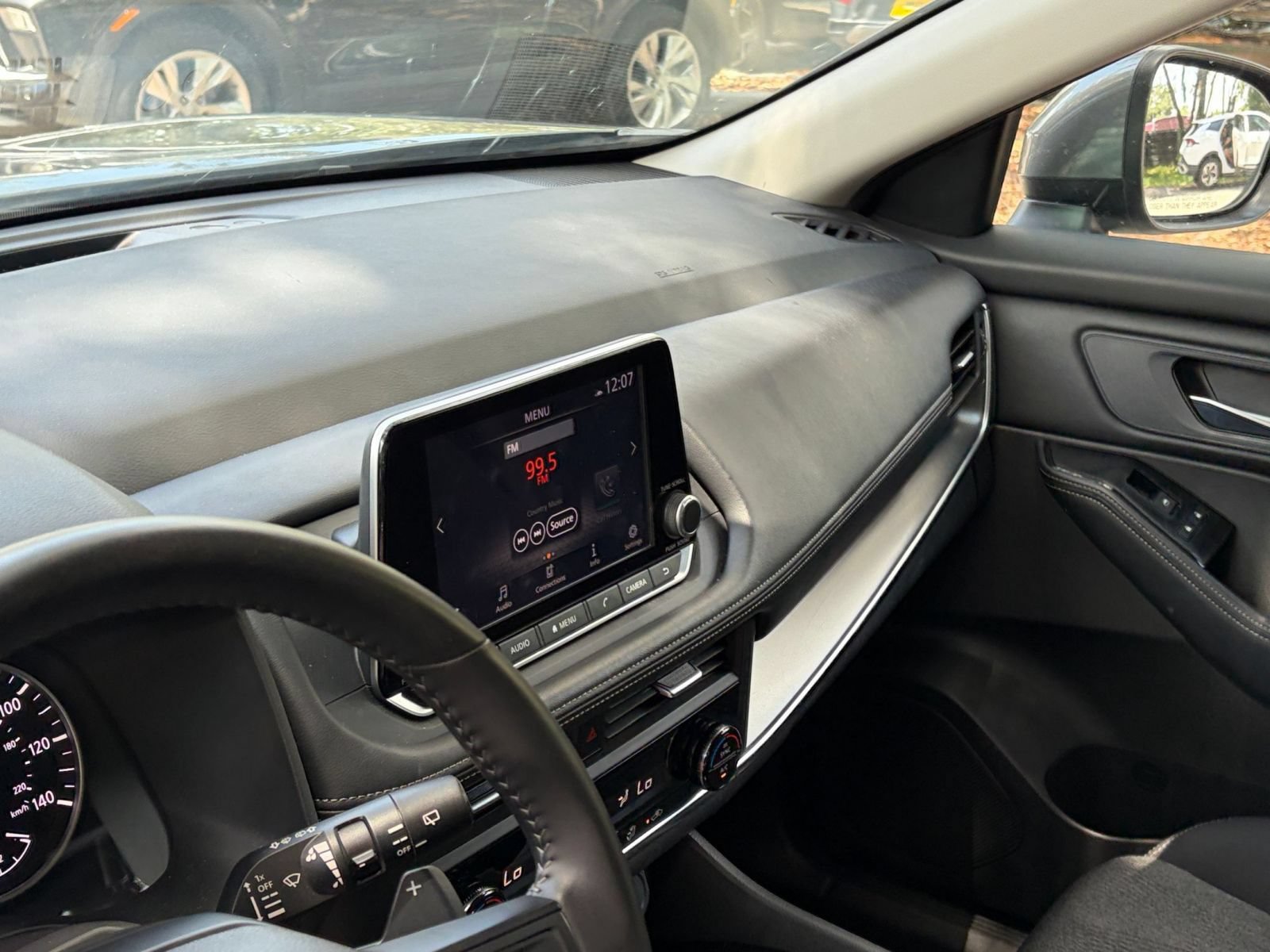 Used 2025 Nissan Rogue SV FWD image 35