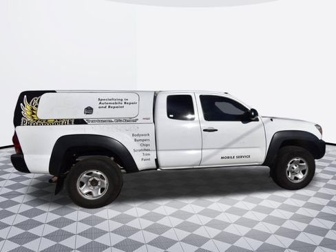 Used 2015 Toyota Tacoma PreRunner w/ Convenience Package RWD image 5